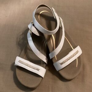 EUC Aetrex White and Tan Sandals